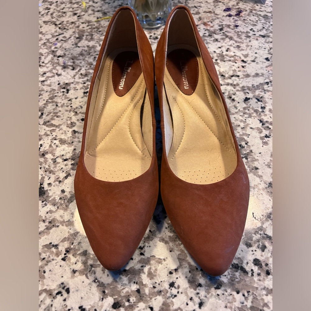 CL by Laundry tan suede pumps